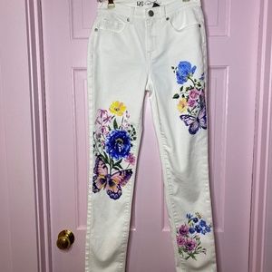 White denim  jeans; flowers and butterflies painted  on front legs; new;  DG2